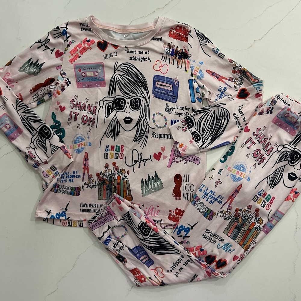 Taylor Swift Girls Pajama Set Size Large